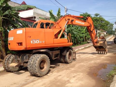 Máy xúc doosan 130W