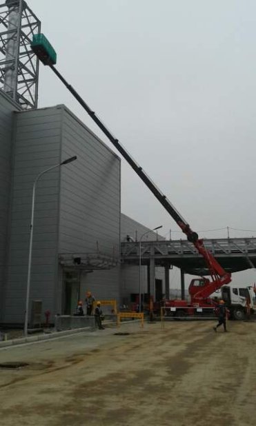 Xe nâng người 43m làm việc, xe tải gắn cẩu có rọ nâng người