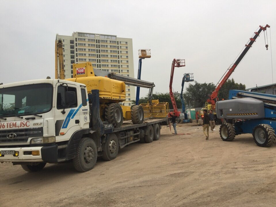 Xe nâng đầu và fooc chở máy công trình
