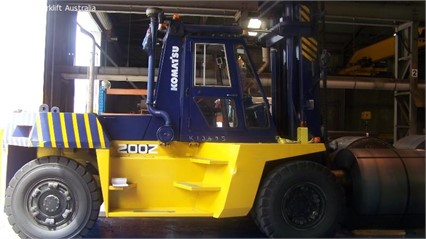 Xe nâng hàng 20 tấn