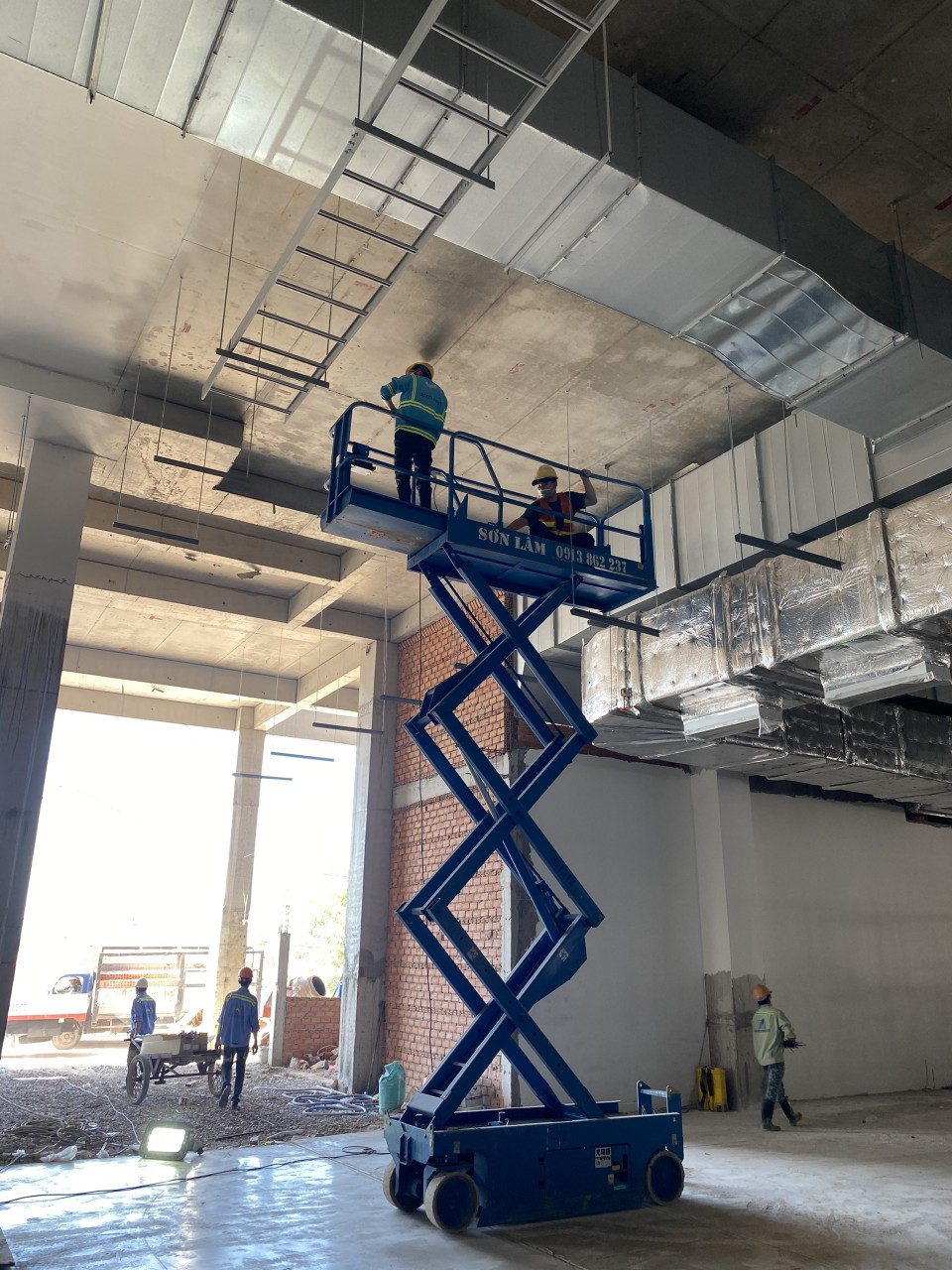 Cho thuê xe nâng người ở tại tỉnh Hậu Giang – 0913862237