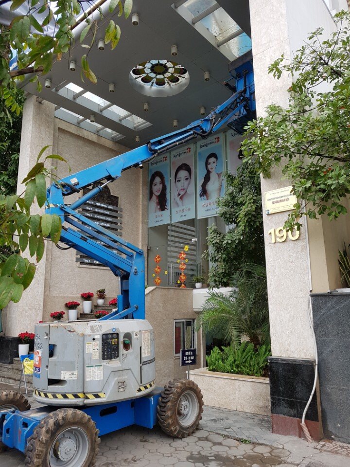 Xe nâng người chữ Z