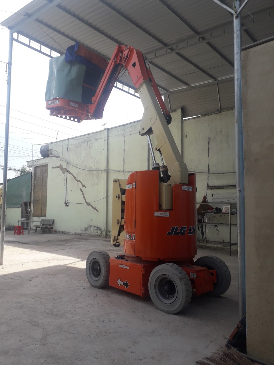 JLG-E300AJP
