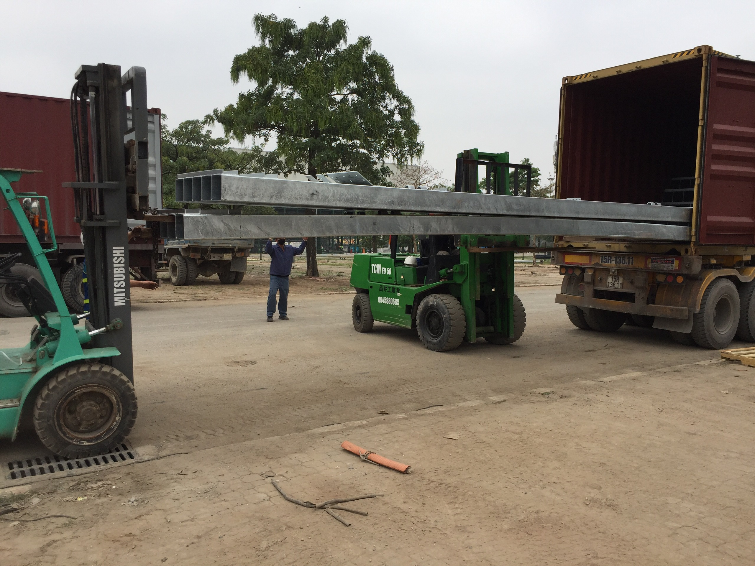 Dịch vụ nâng hạ hàng, rút hàng container