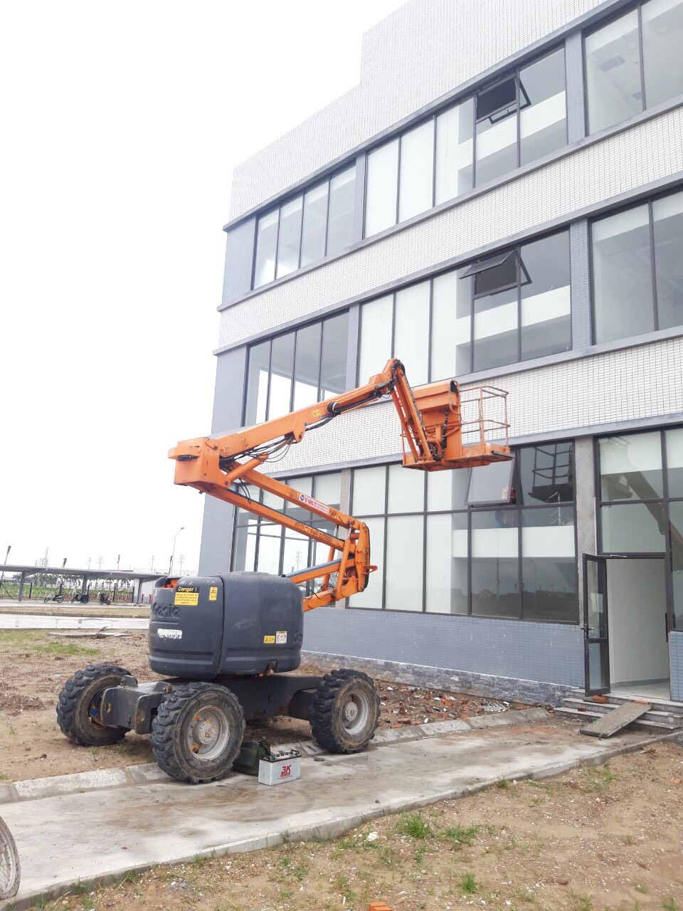 Giá xe nâng có giảm do dịch covid không?
