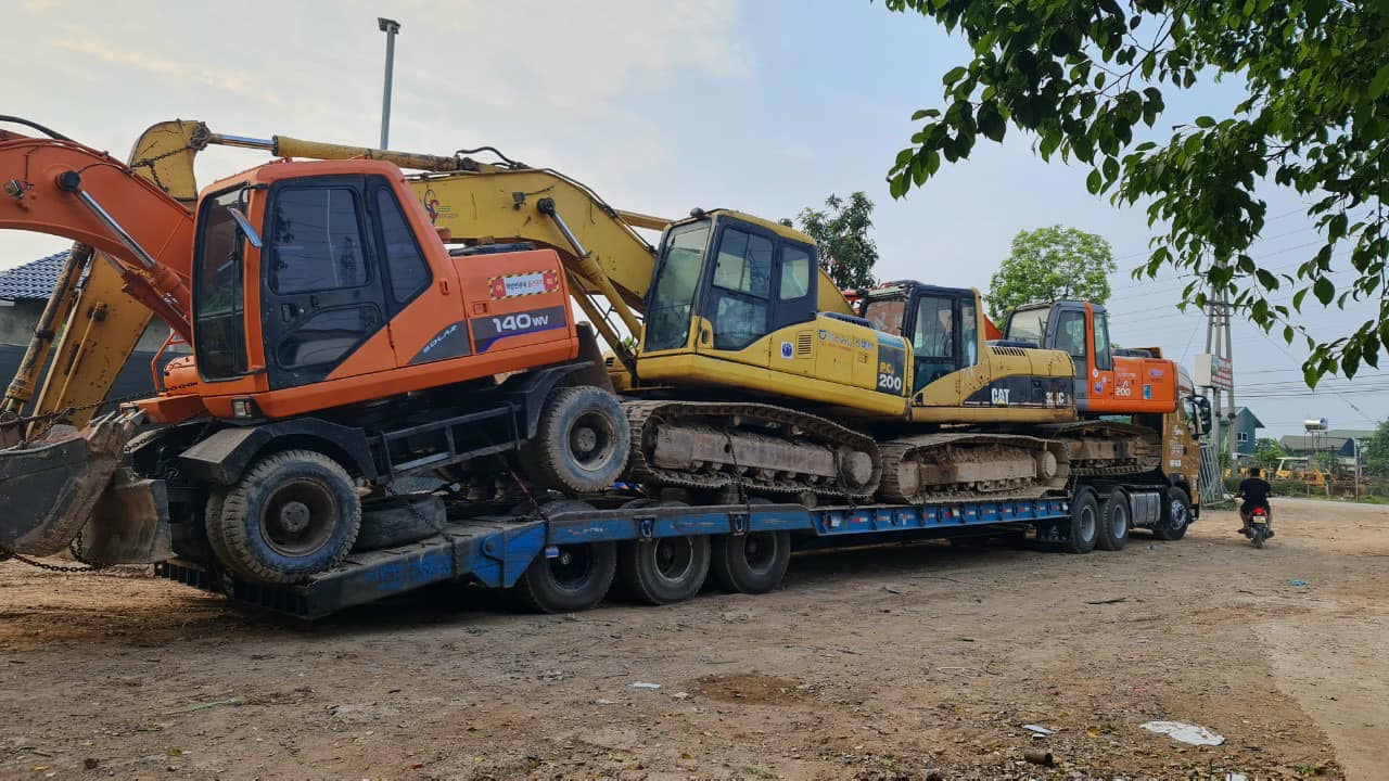 Dịch vụ vận chuyển máy công trình tại Long An – 0913862237