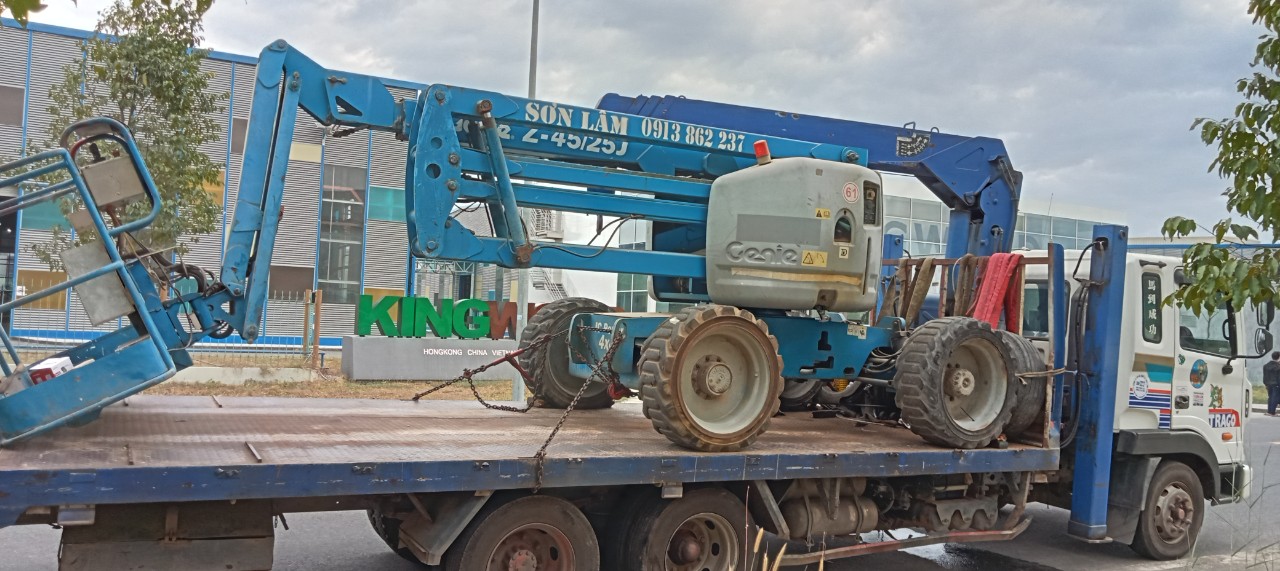 Giá thuê xe nâng người – Cập nhật năm 2023