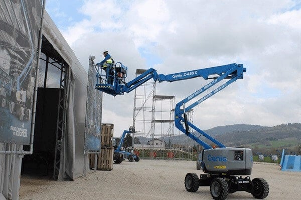 Lưu ý an toàn khi sử dụng xe nâng người